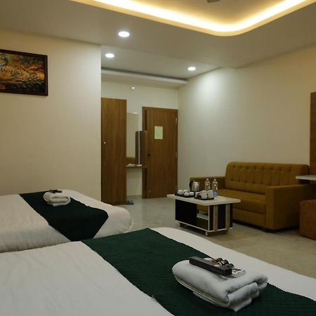 Hotel The Prime Land Hoshangabad Bagian luar foto