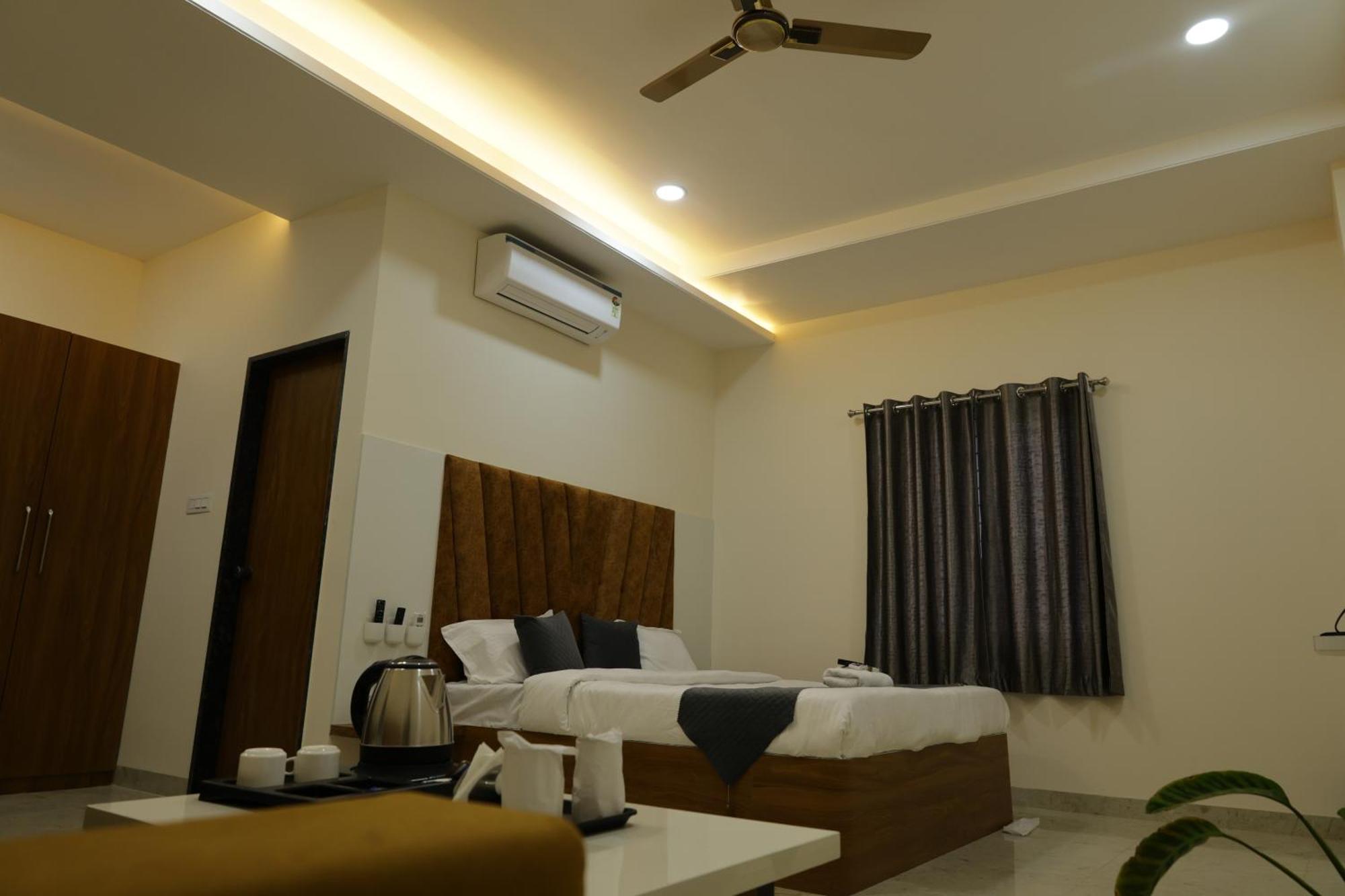 Hotel The Prime Land Hoshangabad Bagian luar foto